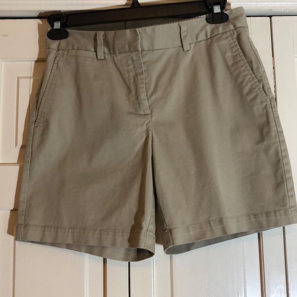 Lands End Khaki Shorts Mid Rise 7” Inseam Front Back Pockets SZ 8